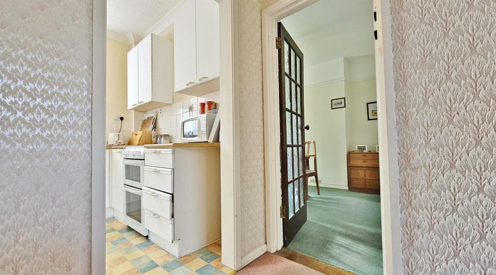 Additional property image - First Avenue, Walton On The Naze