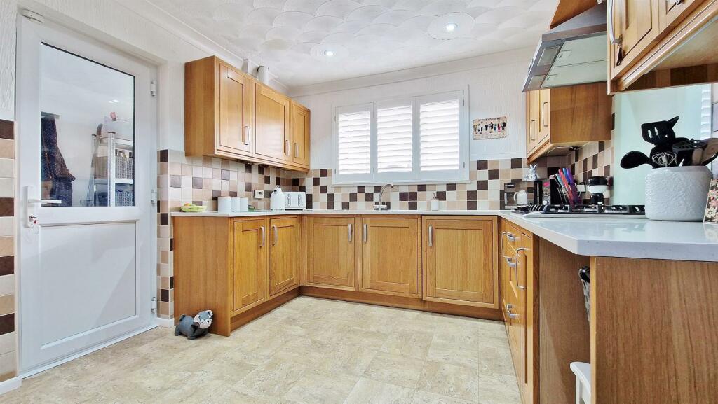 Additional property image - Graces Walk, Frinton-On-Sea