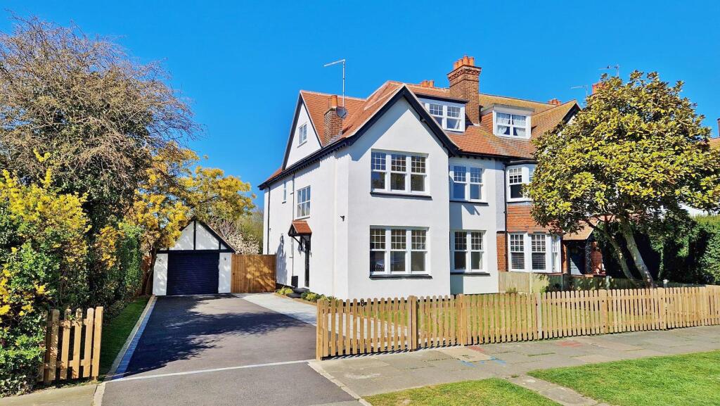 Main image of property: Ashlyns Road, Frinton-On-Sea