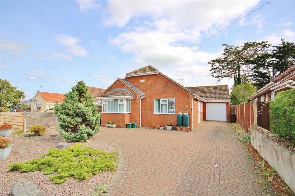 3 bedroom detached bungalow for sale in Elm Tree Avenue, FrintonOnSea