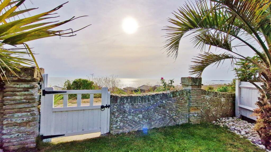 Additional property image - The Beach House, Green Lane, Walton On The Naze