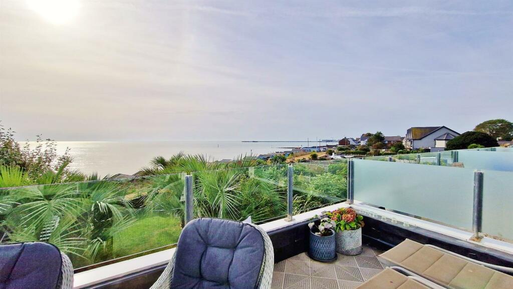Additional property image - The Beach House, Green Lane, Walton On The Naze