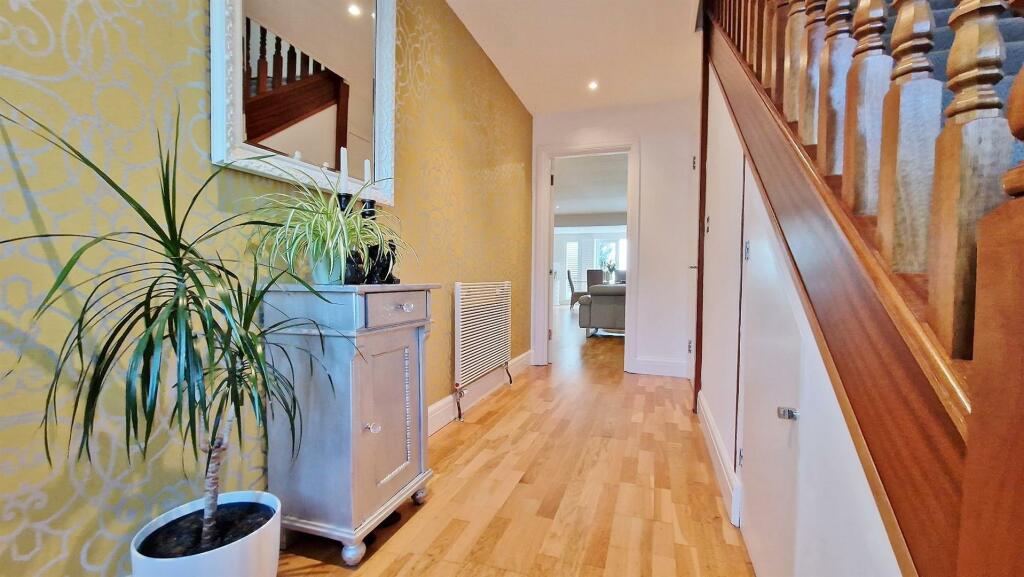 Additional property image - The Beach House, Green Lane, Walton On The Naze