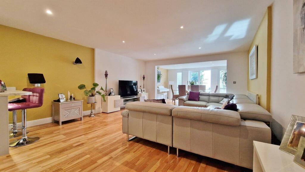 Additional property image - The Beach House, Green Lane, Walton On The Naze