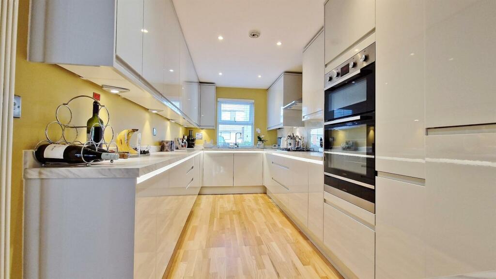 Additional property image - The Beach House, Green Lane, Walton On The Naze