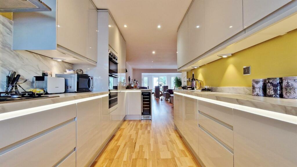 Additional property image - The Beach House, Green Lane, Walton On The Naze