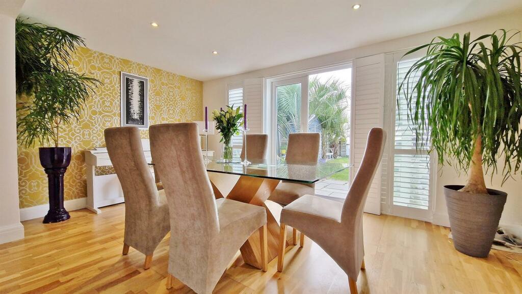 Additional property image - The Beach House, Green Lane, Walton On The Naze
