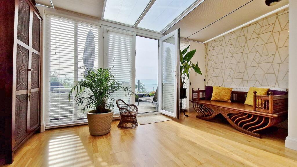 Additional property image - The Beach House, Green Lane, Walton On The Naze