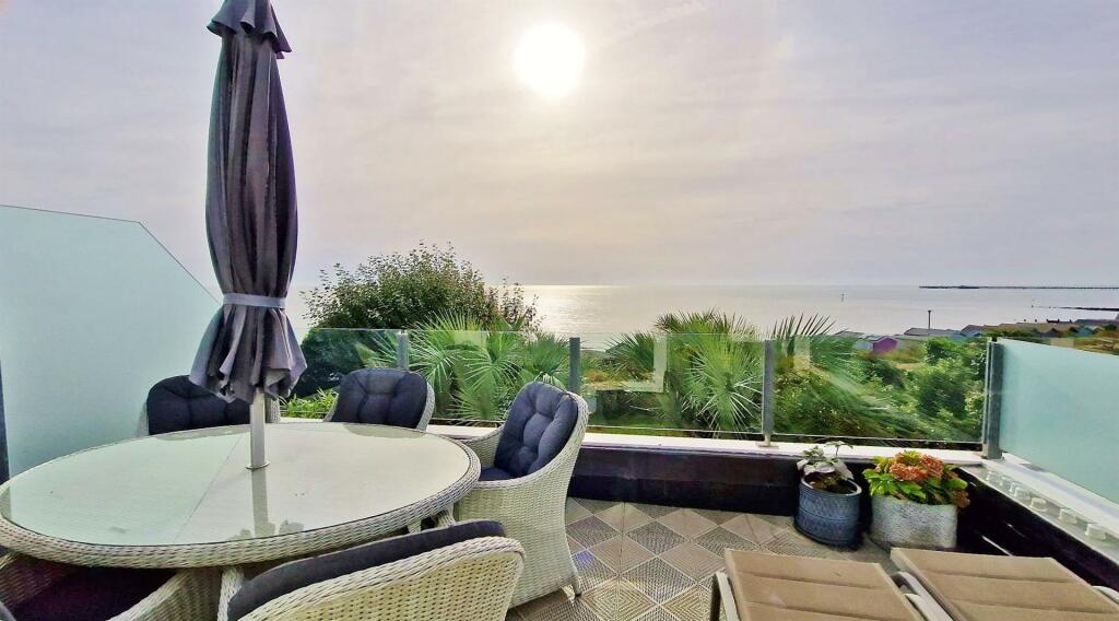 Additional property image - The Beach House, Green Lane, Walton On The Naze
