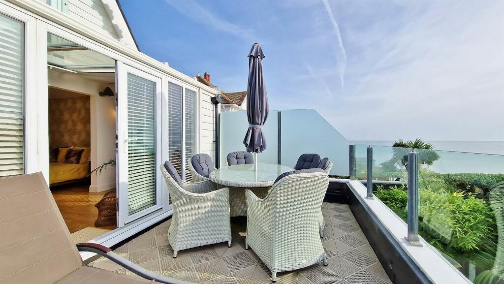 Additional property image - The Beach House, Green Lane, Walton On The Naze