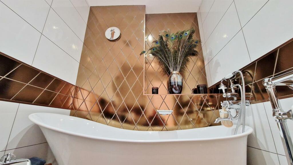 Additional property image - The Beach House, Green Lane, Walton On The Naze