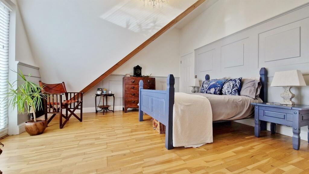 Additional property image - The Beach House, Green Lane, Walton On The Naze