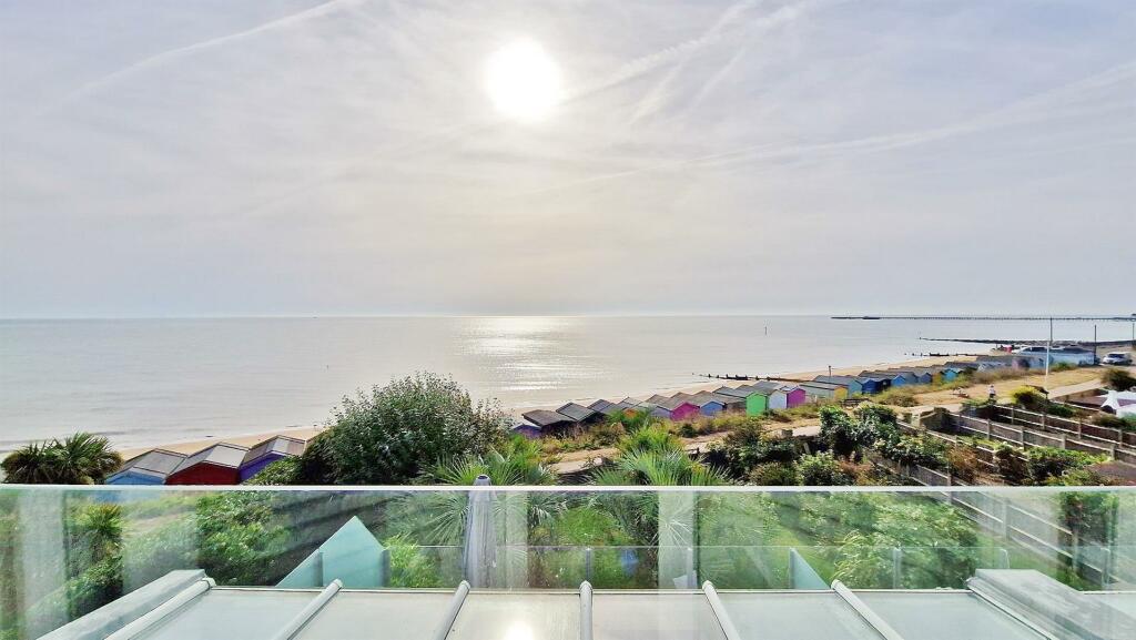 Additional property image - The Beach House, Green Lane, Walton On The Naze