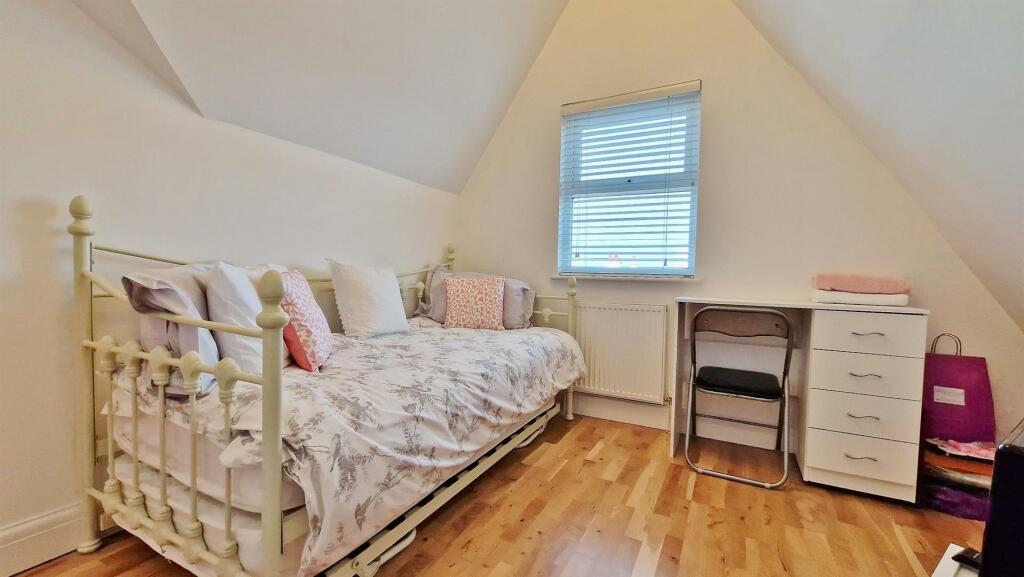 Additional property image - The Beach House, Green Lane, Walton On The Naze