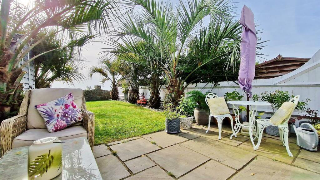 Additional property image - The Beach House, Green Lane, Walton On The Naze