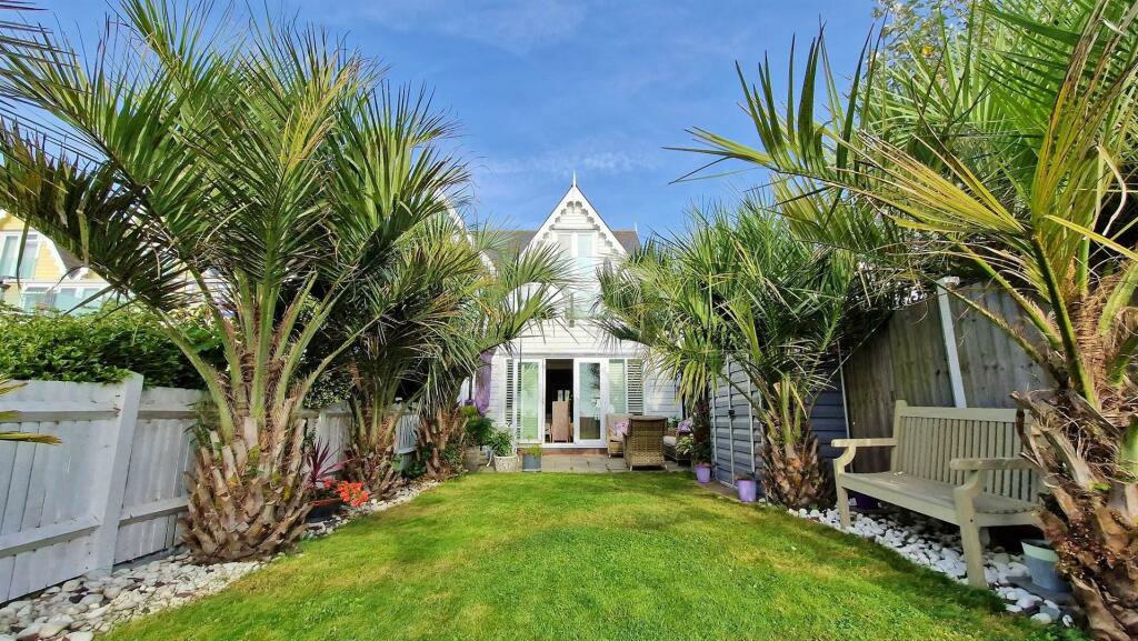 Additional property image - The Beach House, Green Lane, Walton On The Naze