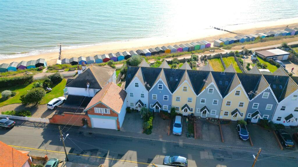 Additional property image - The Beach House, Green Lane, Walton On The Naze