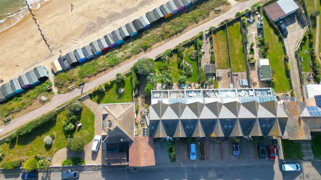 Additional property image - The Beach House, Green Lane, Walton On The Naze