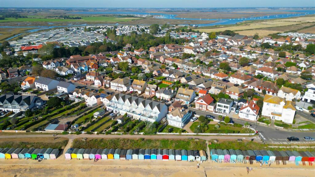 Additional property image - The Beach House, Green Lane, Walton On The Naze