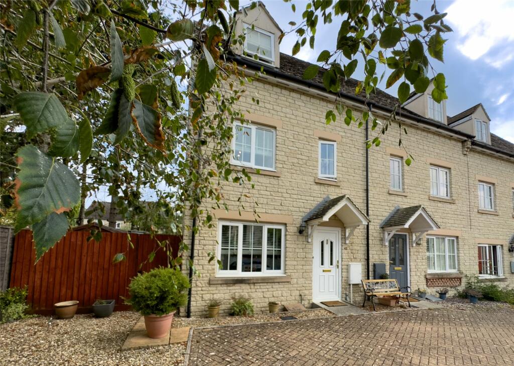 3 bedroom end of terrace house for sale in Westcote Close, Witney, Oxfordshire, OX28