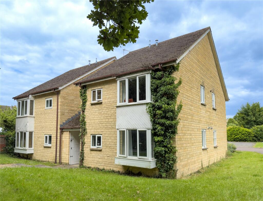 Studio flat for sale in Eton Close, Witney, Oxfordshire, OX28