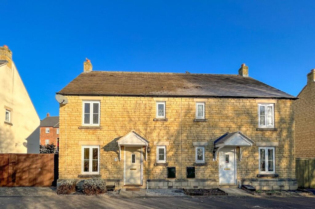 Main image of property: Lilac Way, Carterton, Oxfordshire, OX18