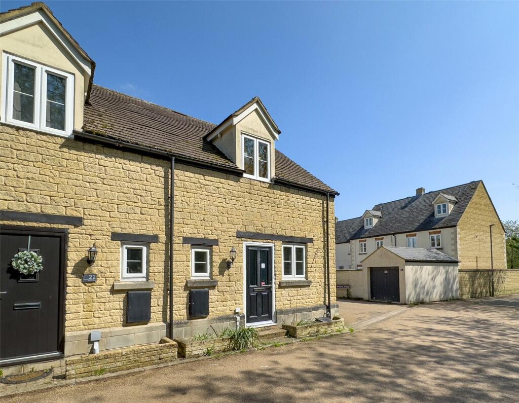 2 bedroom semidetached house for sale in Brome Way, Carterton