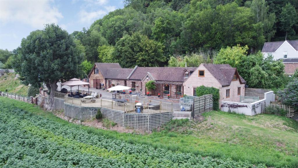 5 bedroom detached house for sale in Kerne Bridge, RossOnWye, HR9
