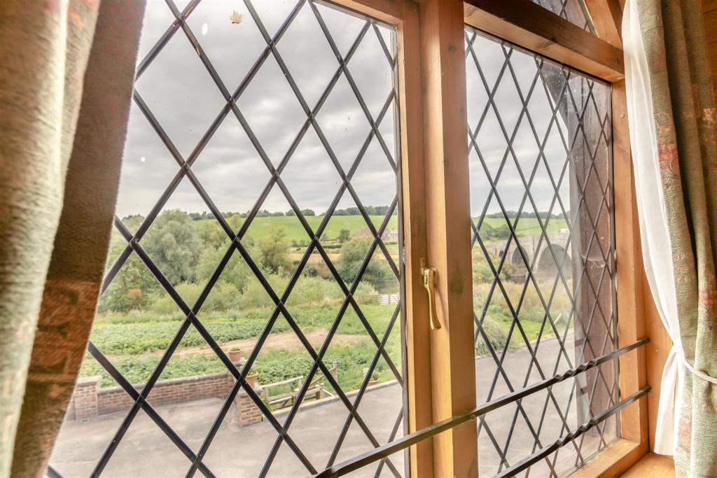 5 bedroom detached house for sale in Kerne Bridge, RossOnWye, HR9