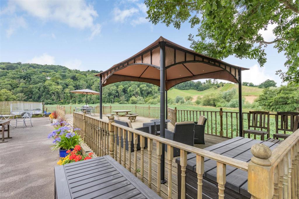 5 bedroom detached house for sale in Kerne Bridge, RossOnWye, HR9