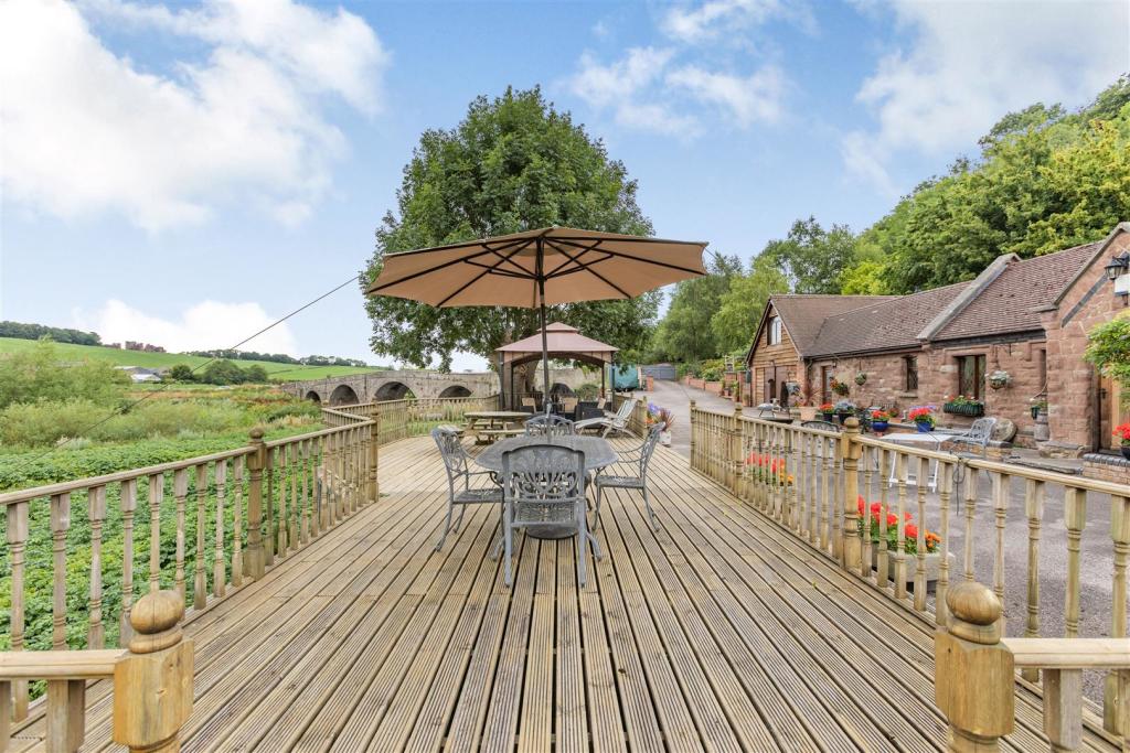 5 bedroom detached house for sale in Kerne Bridge, RossOnWye, HR9