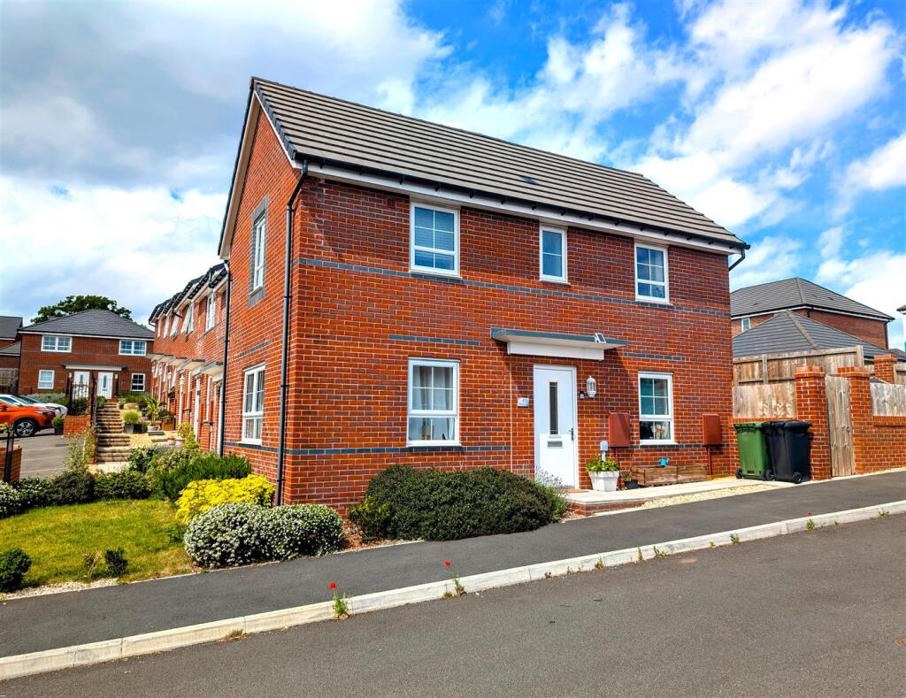 3 bedroom semi-detached house