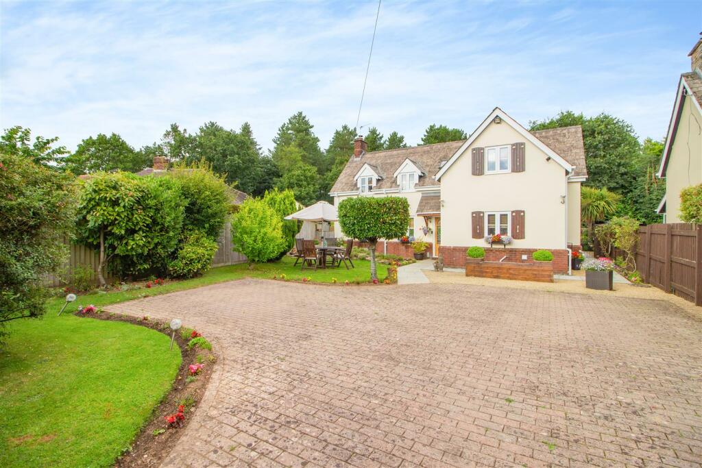 4 bedroom detached house for sale in Bromley Road, Ellwood, Coleford, GL16