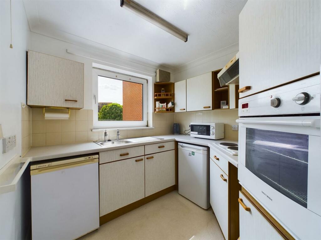 Additional property image - Brighton Road, Coulsdon