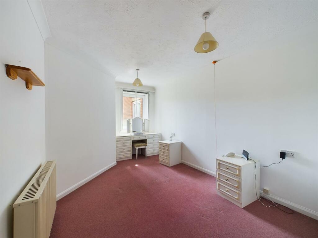 Additional property image - Brighton Road, Coulsdon