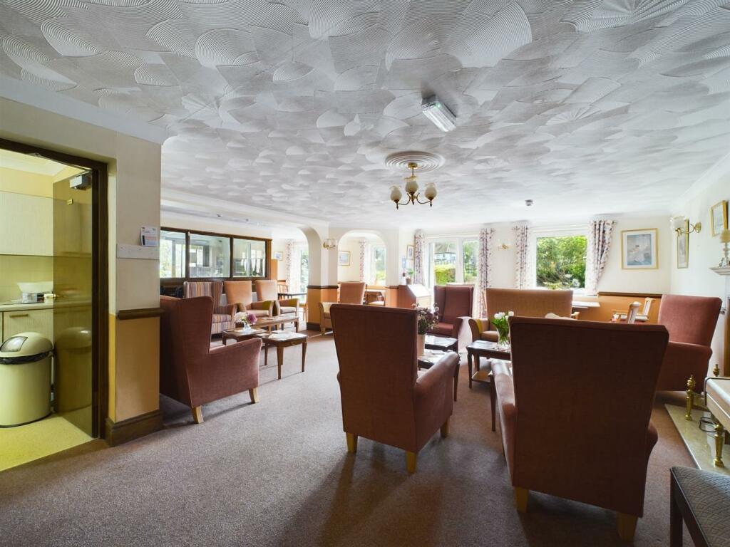 Additional property image - Brighton Road, Coulsdon