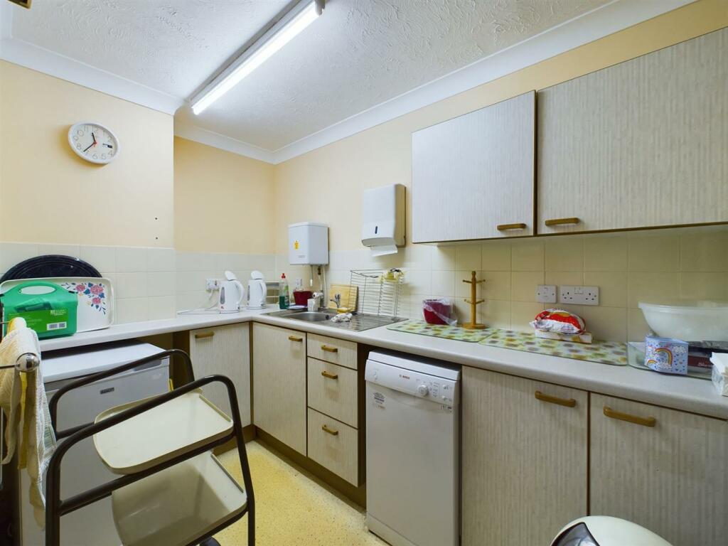 Additional property image - Brighton Road, Coulsdon