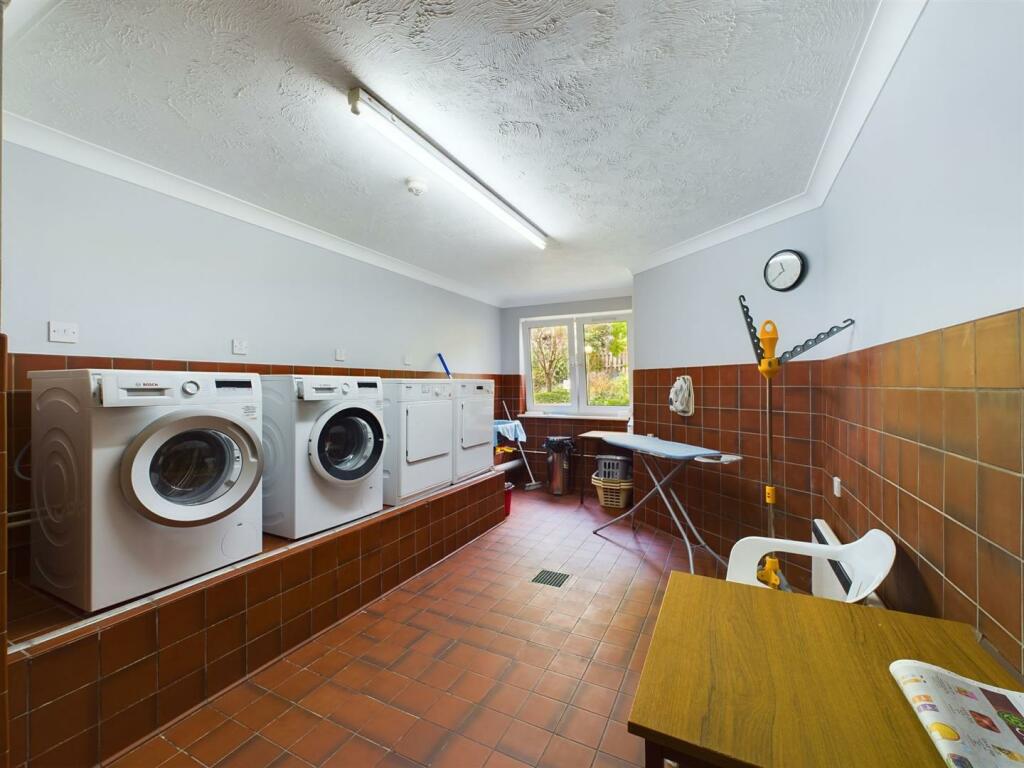 Additional property image - Brighton Road, Coulsdon