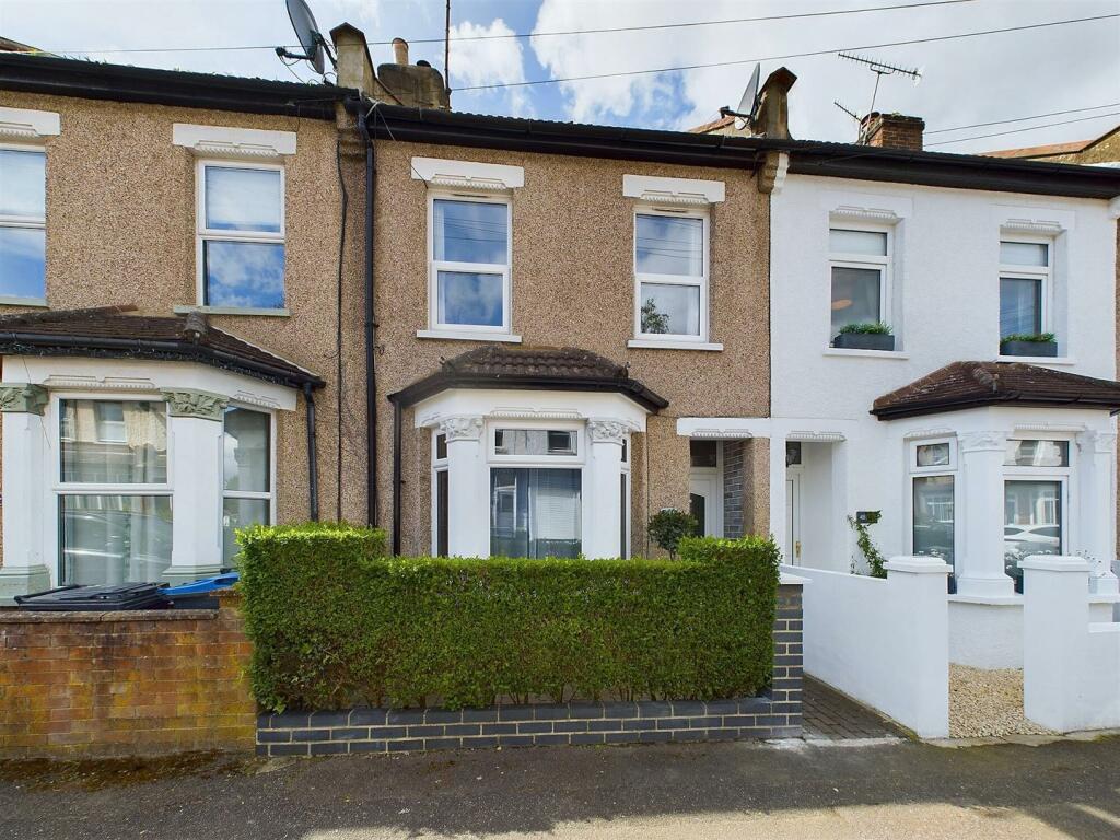 3 bedroom terraced house for sale in Lower Road, Kenley, CR8