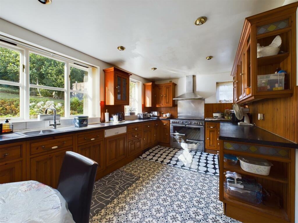 Additional property image - Woodcrest Road, Purley