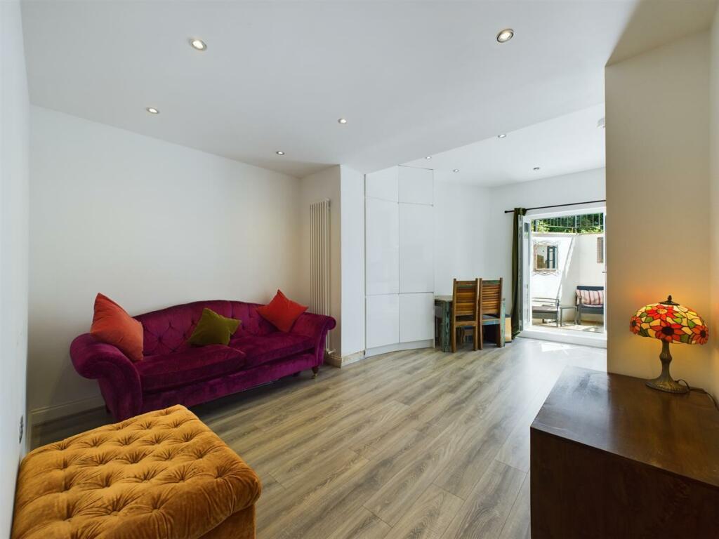 Additional property image - The Avenue, Coulsdon