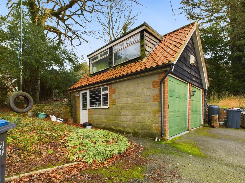 Additional property image - Coulsdon Road, Coulsdon