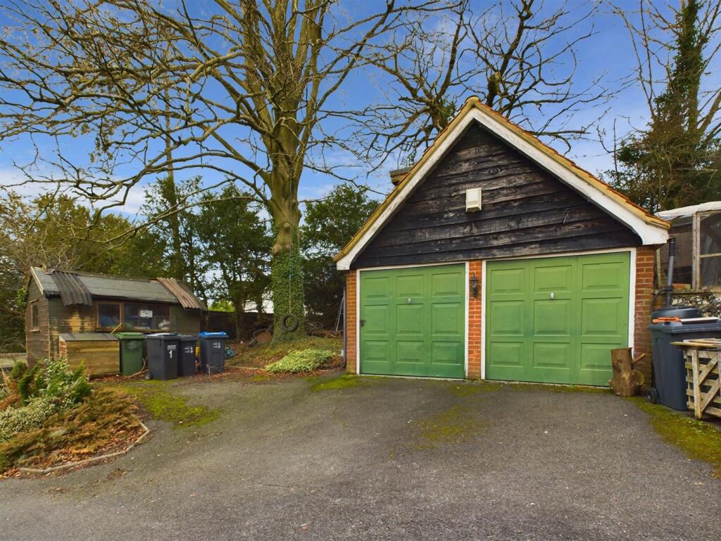 Additional property image - Coulsdon Road, Coulsdon
