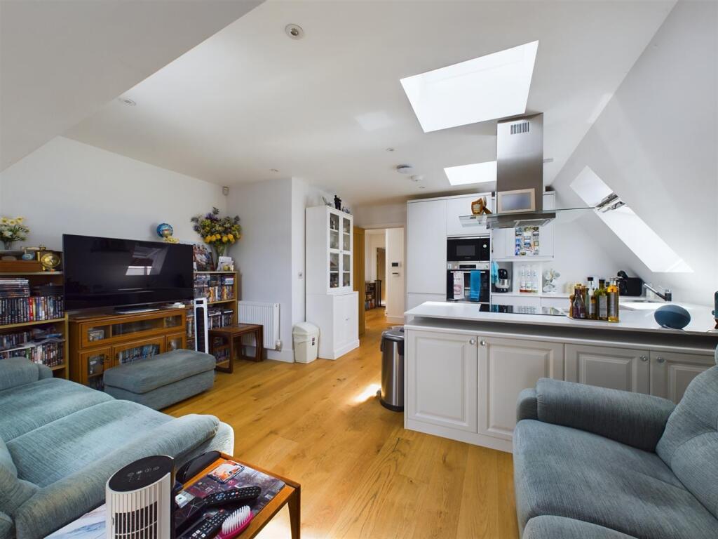 Additional property image - Chipstead Valley Road, Coulsdon