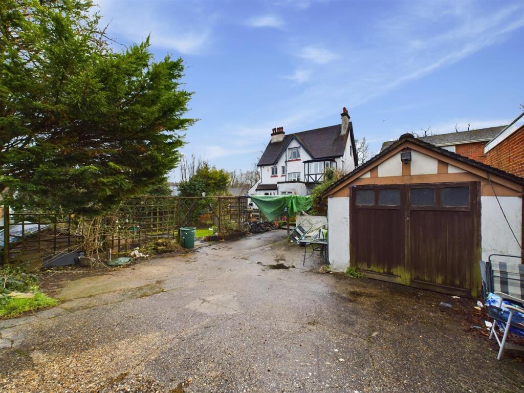 Additional property image - The Drive, Coulsdon