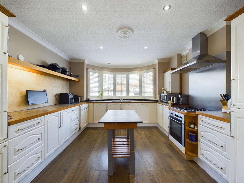 Additional property image - St. Margarets Road, Coulsdon