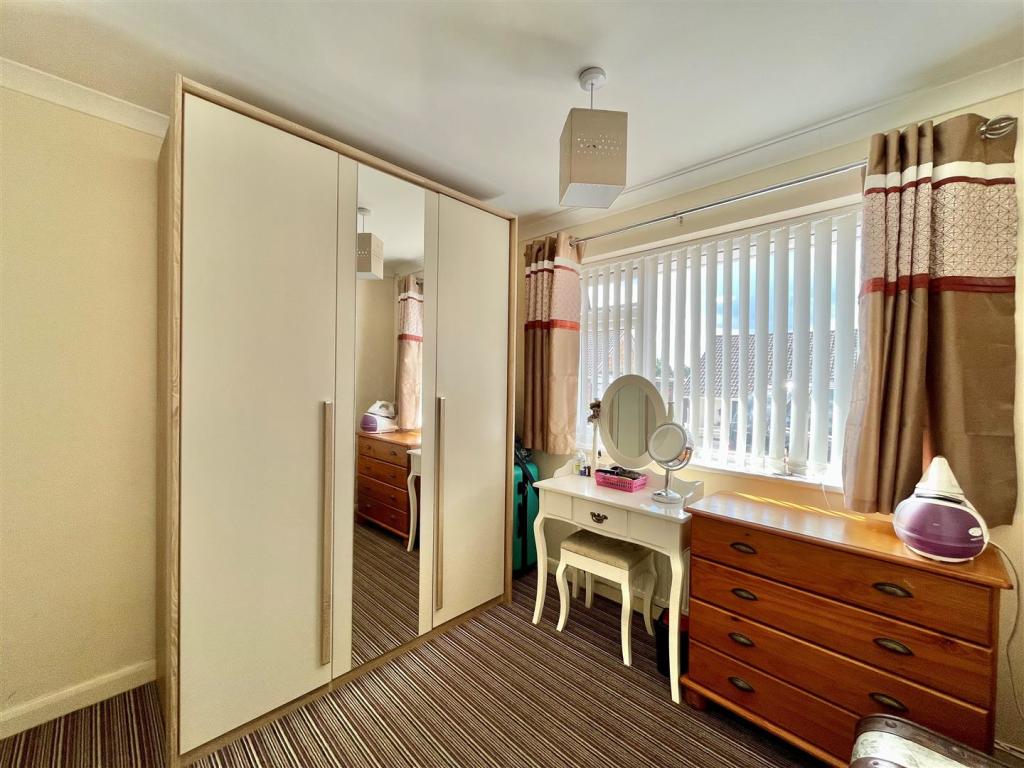 2 bedroom semidetached bungalow for sale in Thoresby Avenue, Tuffley