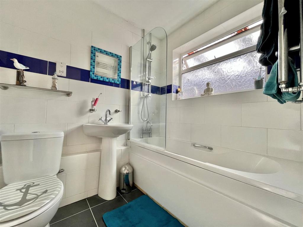 2 bedroom semidetached bungalow for sale in Thoresby Avenue, Tuffley