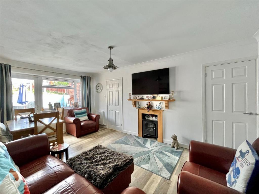 2 bedroom semidetached bungalow for sale in Thoresby Avenue, Tuffley