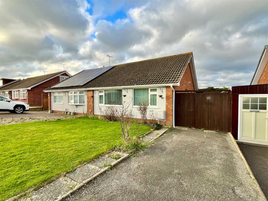 2 bedroom semidetached bungalow for sale in Gainsborough Drive